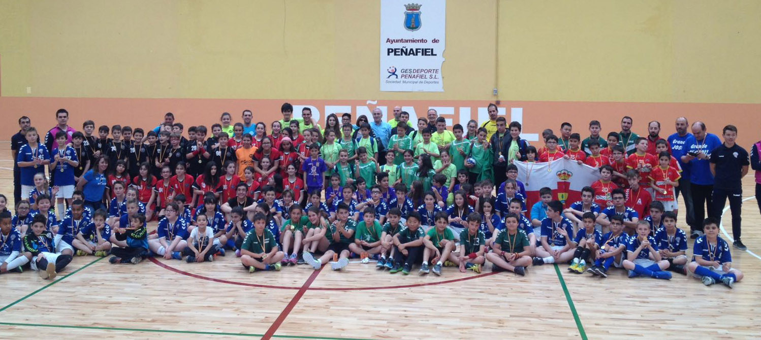 El balonmano de los Juegos Escolares concluye en Peñafiel de la mano de A Jugar! y la Diputación de Valladolid